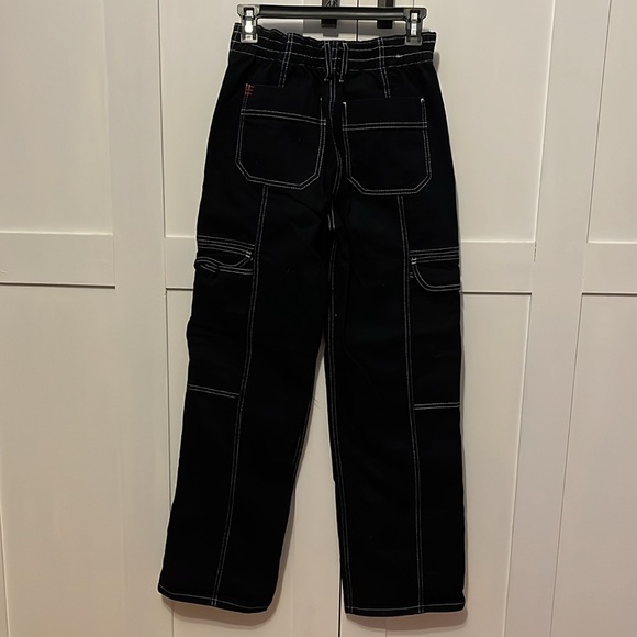 Adorable black wide leg cargo jeans.  BDG by Urban Outfitters - Picture 2 of 4